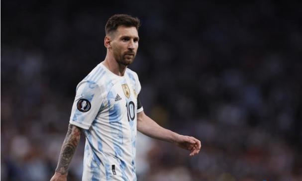 我给总指挥当了8年作战参谋，转业时他却装作不认识我，怎料第三天军委办公厅送来几个信封，里面有一封是我的新身份